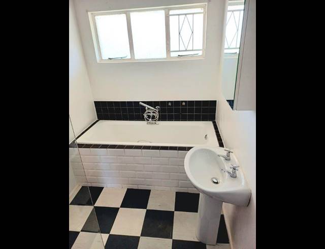 2 bed property to rent in LANGERUG